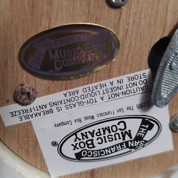 The San Francisco Music Box Company Golden Gate Bridge and Trolley Car Snowglobe - Picture 6 of 6